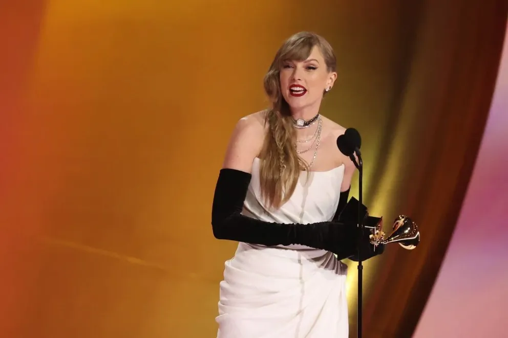 Taylor Swift hizo historia al ganar su cuarto Grammy al álbum del año