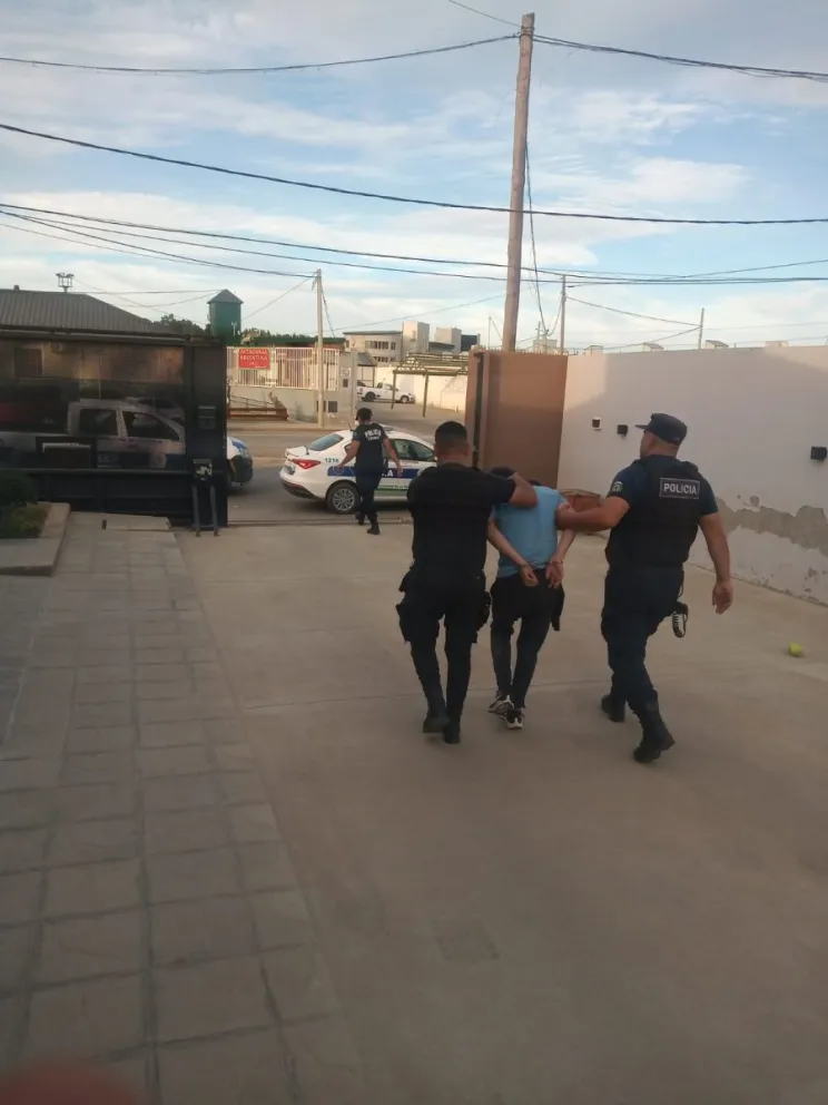 Lo detuvieron cuando escapaba por los techos tras intentar robar una bicicleta