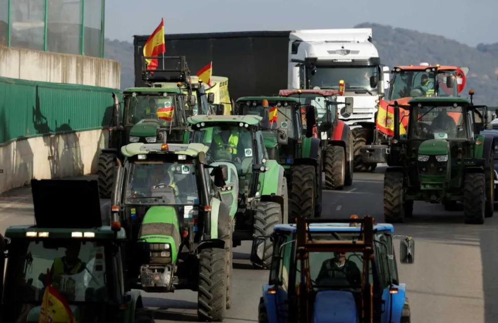 España se suma a las protestas de Europa y moviliza los tractores para bloquear rutas