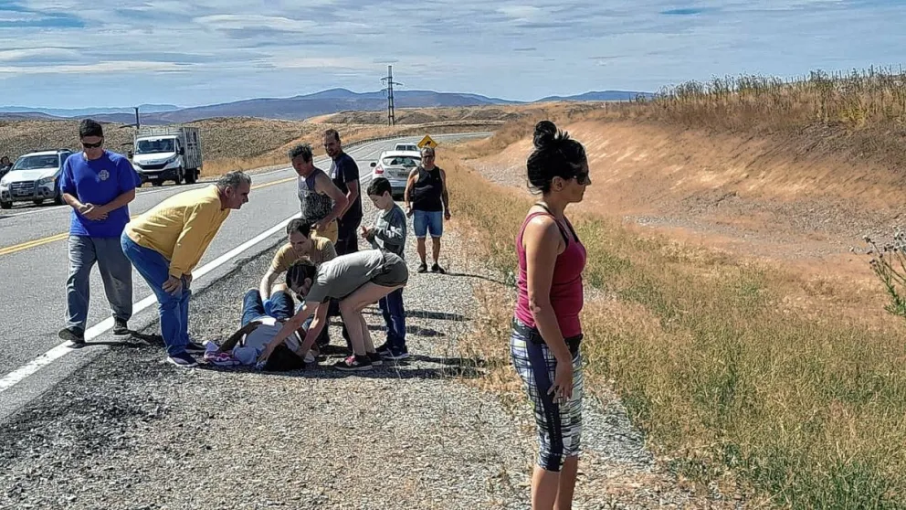 Dos lesionados en un vuelco a la salida de Esquel