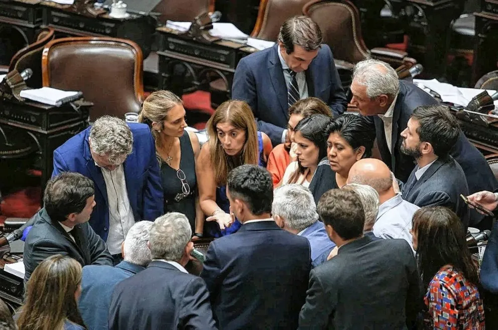 La ley ómnibus a foja cero: se cayó el dictamen y la votación ya no sirve