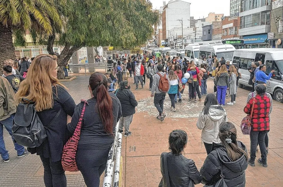 Transportistas de personas con discapacidad se movilizan por aumento salarial