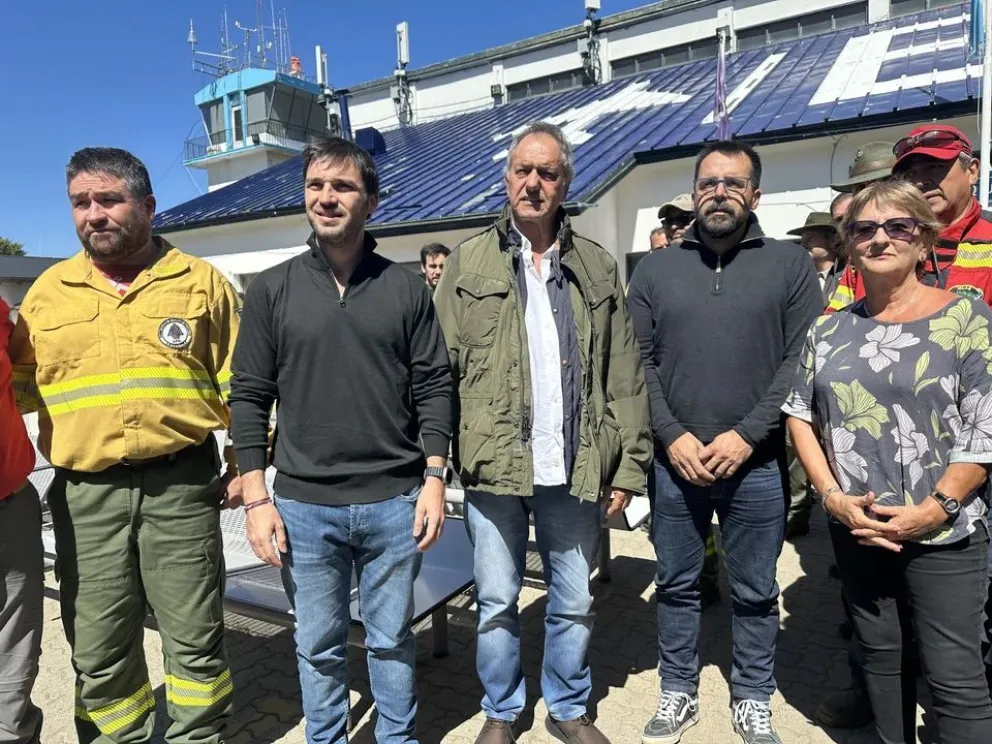 Daniel Scioli está en Esquel para supervisar la situación en Los Alerces