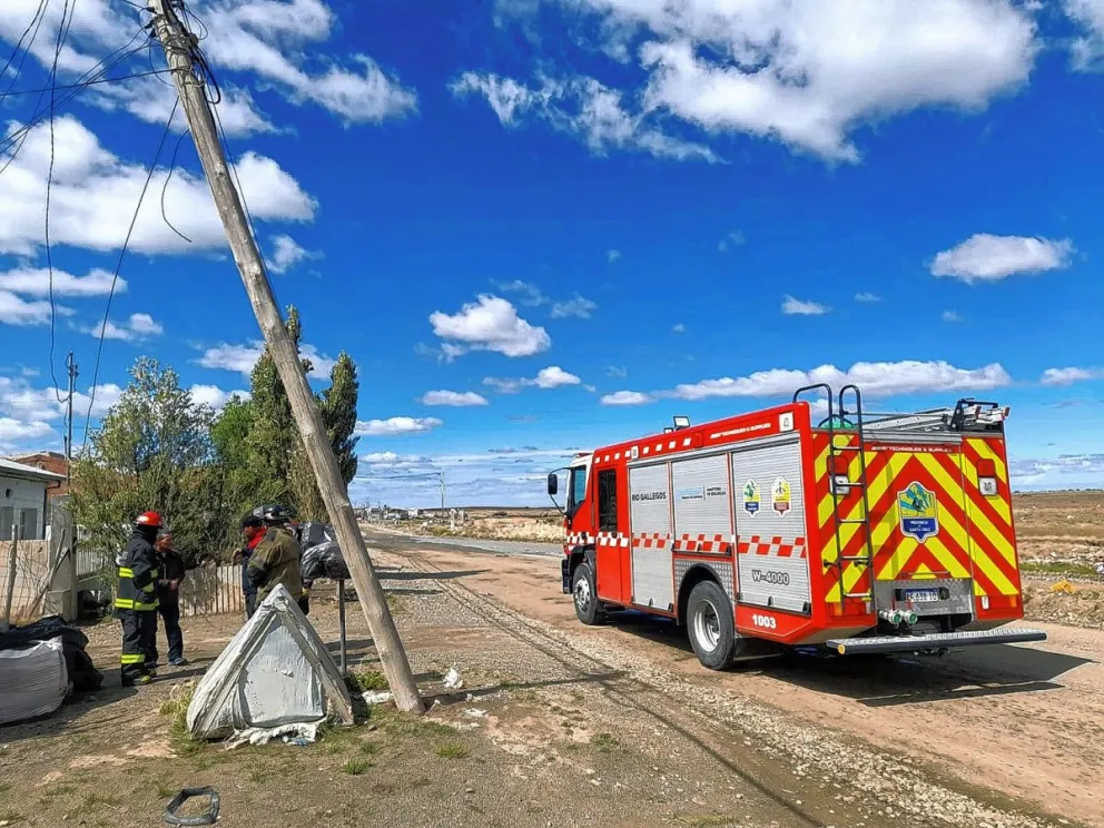 Fuertes vientos provocaron intervenciones de los bomberos en todo Santa Cruz