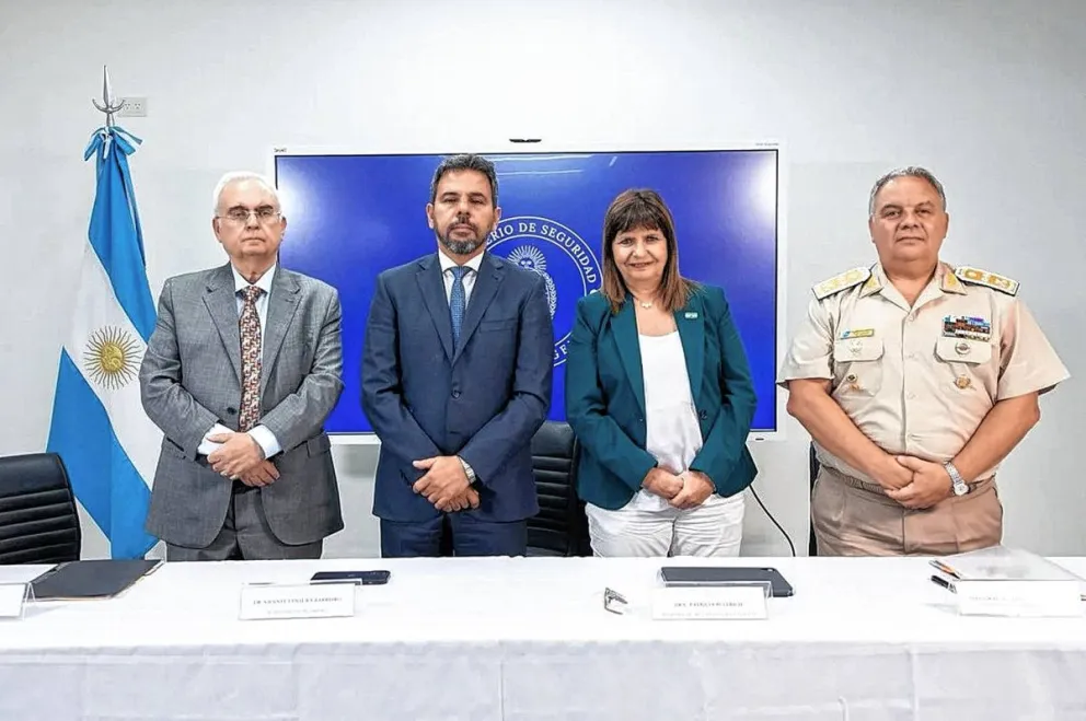 Bullrich anunció que Prefectura podrá usar todo tipo de armas de fuego
