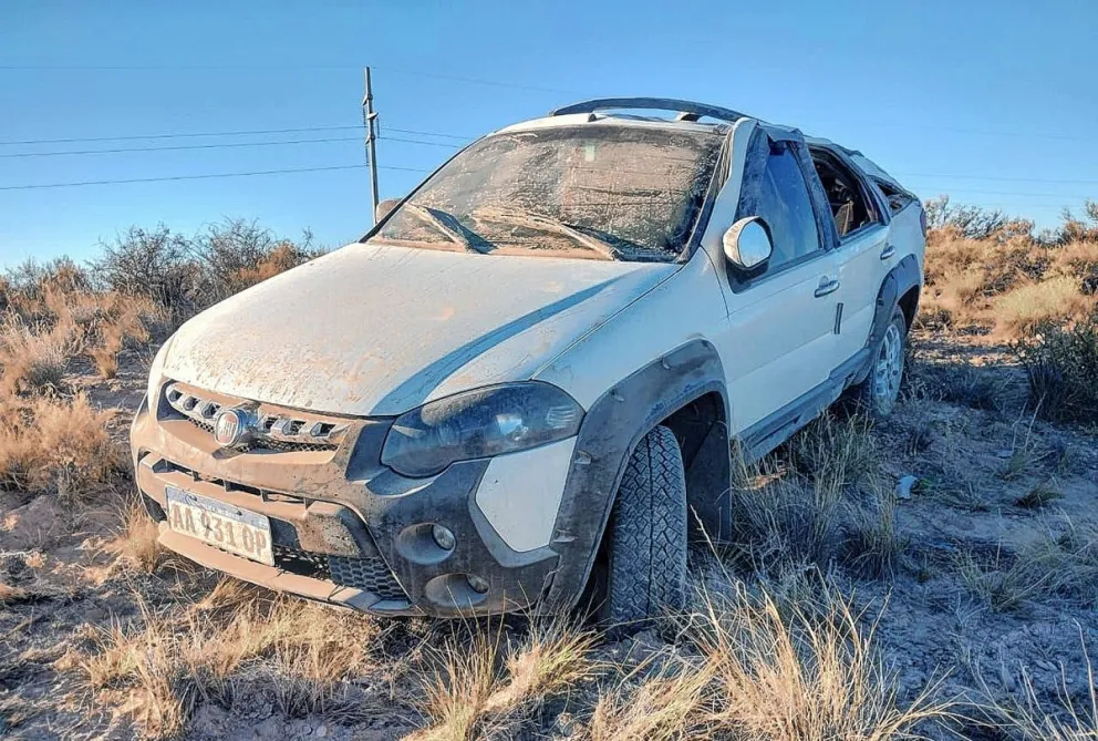 Una familia salvada de milagro por llevar puestos los cinturones de seguridad tras el vuelco de su vehículo