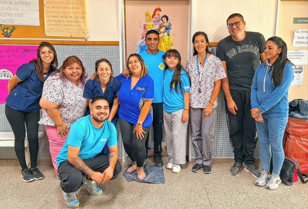 En el centro de salud del barrio José Fuchs vacunaron a vecinos y bailaron comerciales