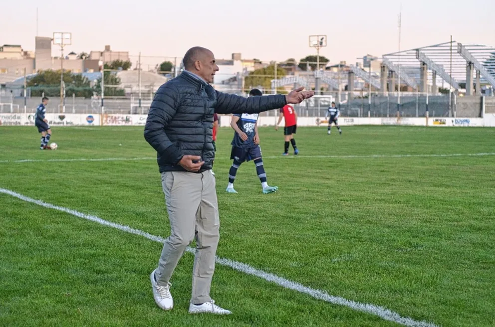 Hugo Barrientos no es más entrenador de Jorge Newbery