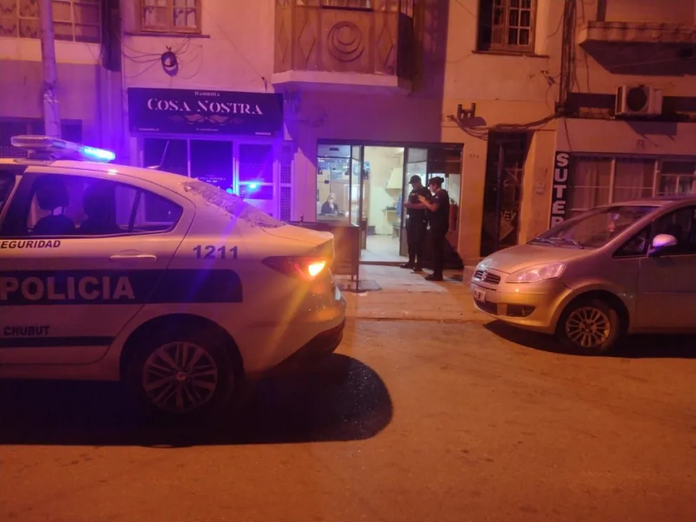 Robó dos celulares en una remisería luego de amenazarlos con un arma blanca