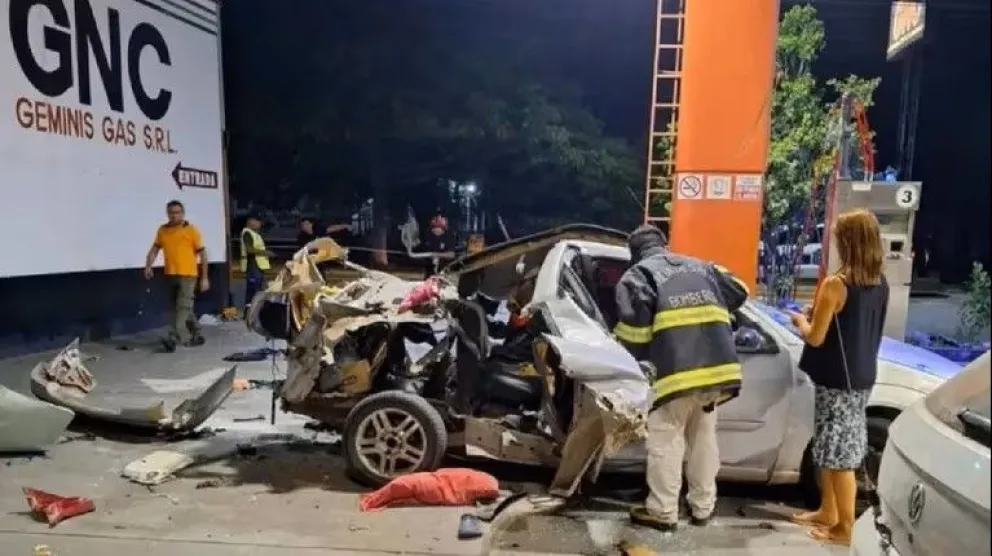 Salta: explotó un auto cuando cargaba GNC y llovió cocaína