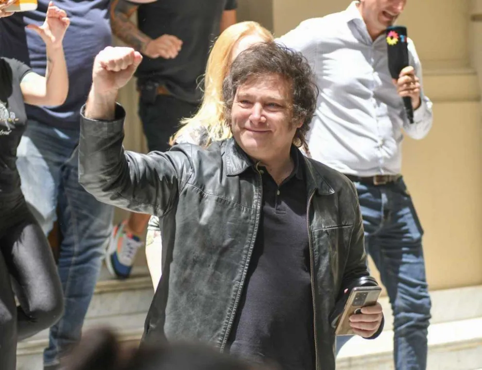 Milei declaró un patrimonio de 54 millones de pesos: un ministro tiene bienes por 6 mil millones y otro hizo público un "Fitito"