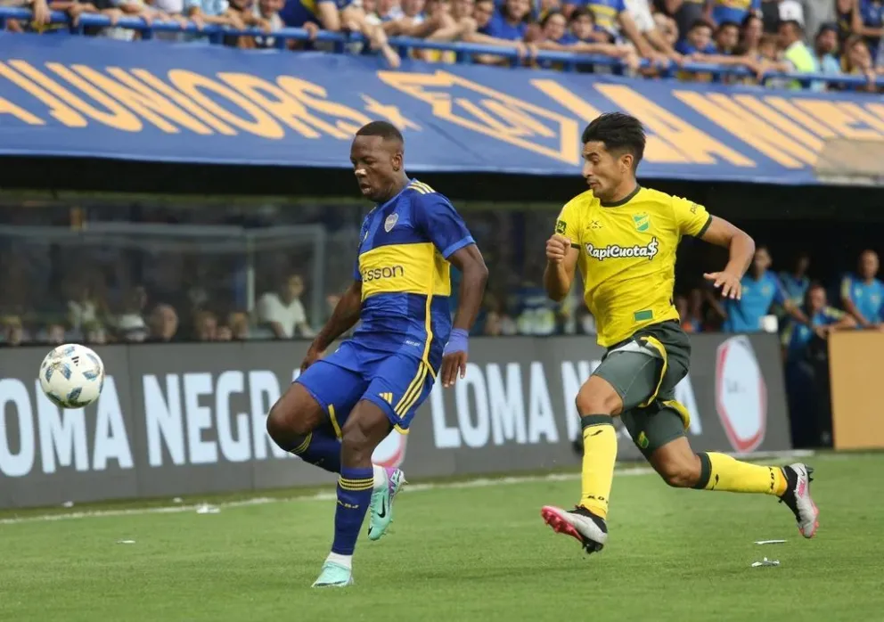 Boca rescató un punto ante Defensa en su vuelta a la Bombonera