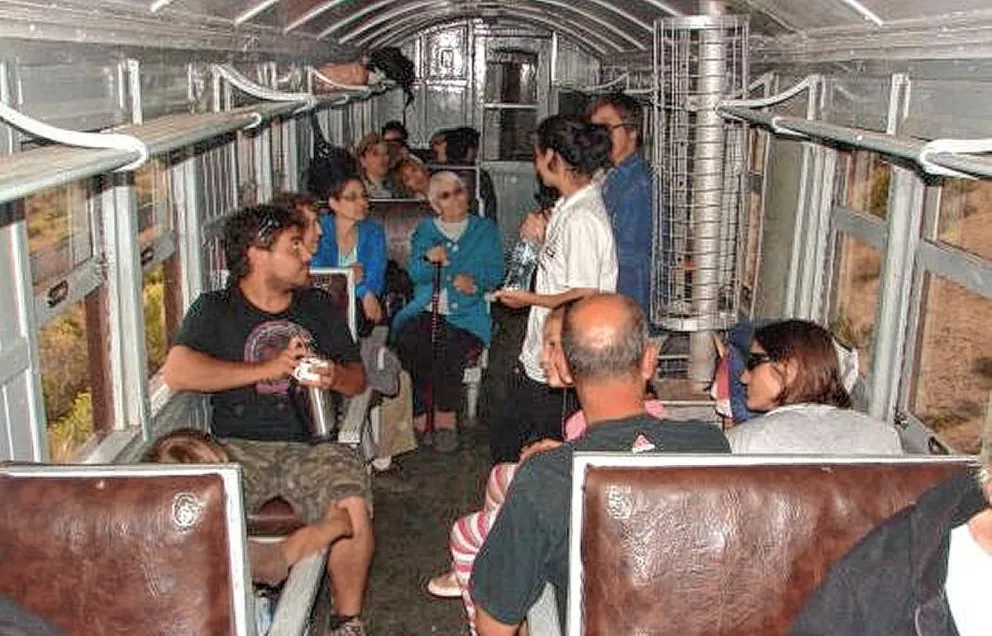 La Trochita quedó varada en uno de sus recorridos turísticos