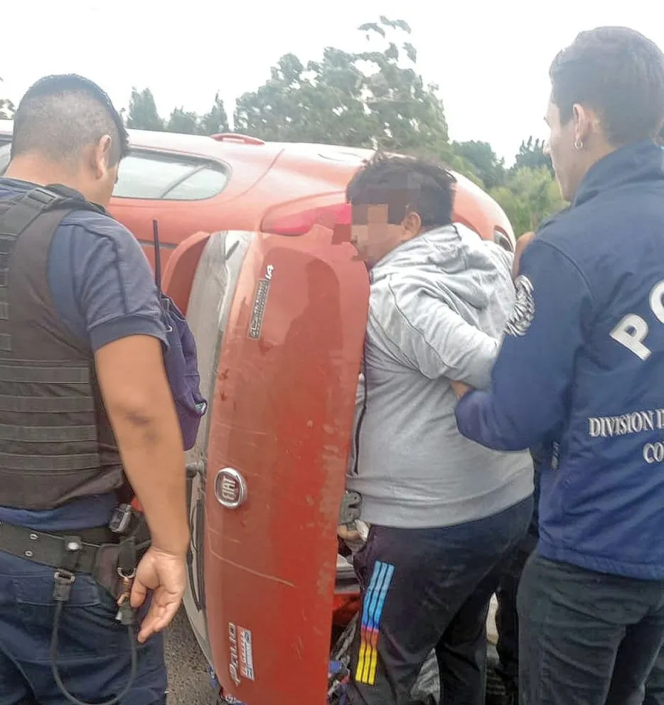 Conducía alcoholizado, escapó de un control en Santa Cruz y tras una persecución volcó en Comodoro