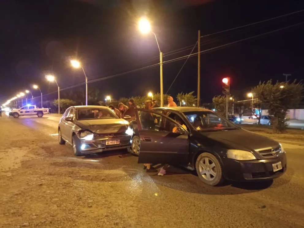 Conducía alcoholizado y embistió un rodado que esperaba el cambio de semáforo