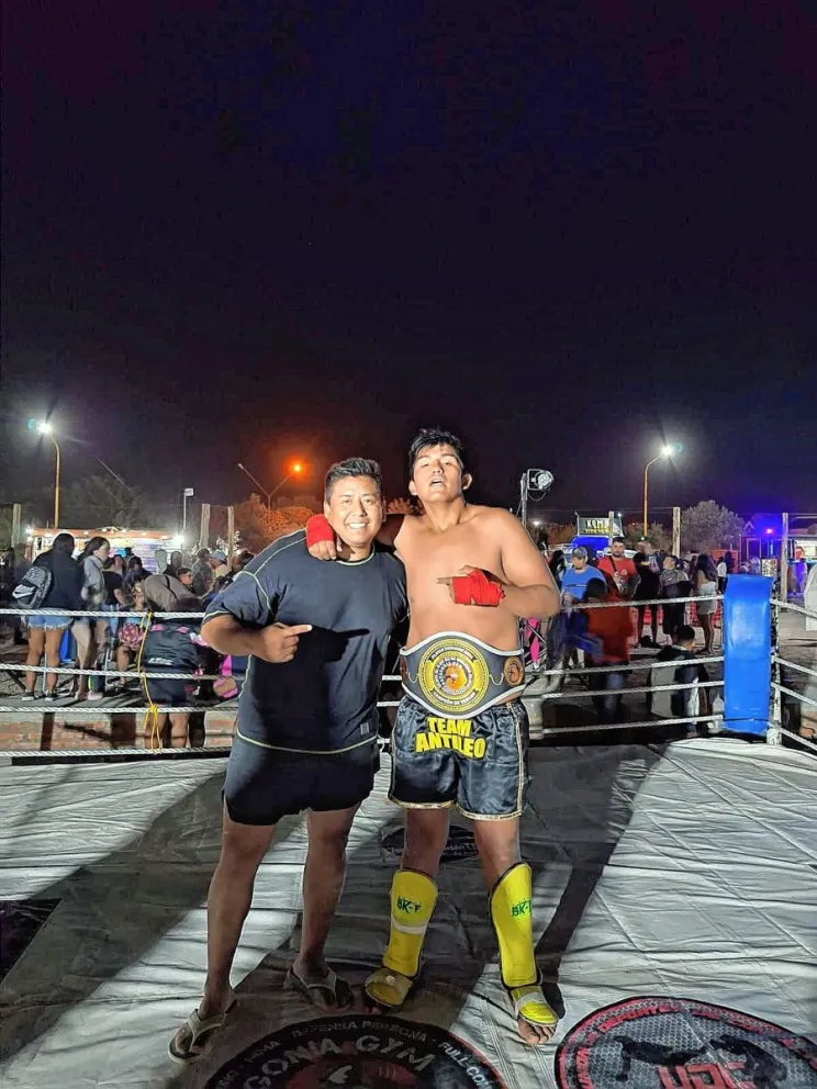Juan Ugarte, nuevo campeón juvenil de kick boxing
