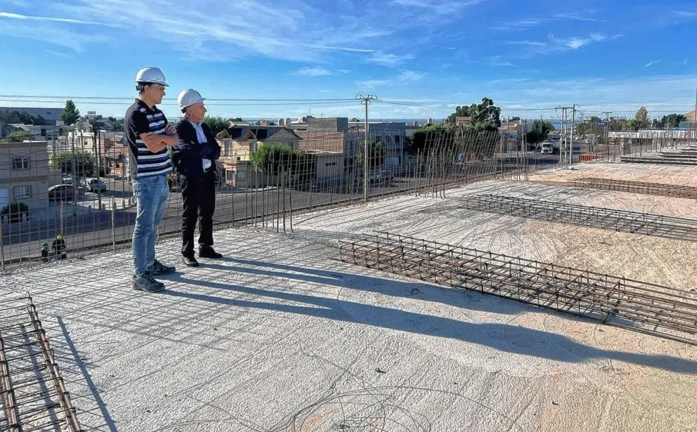 Llugdar recorrió la obra de la Escuela Jerárquica de Km. 5