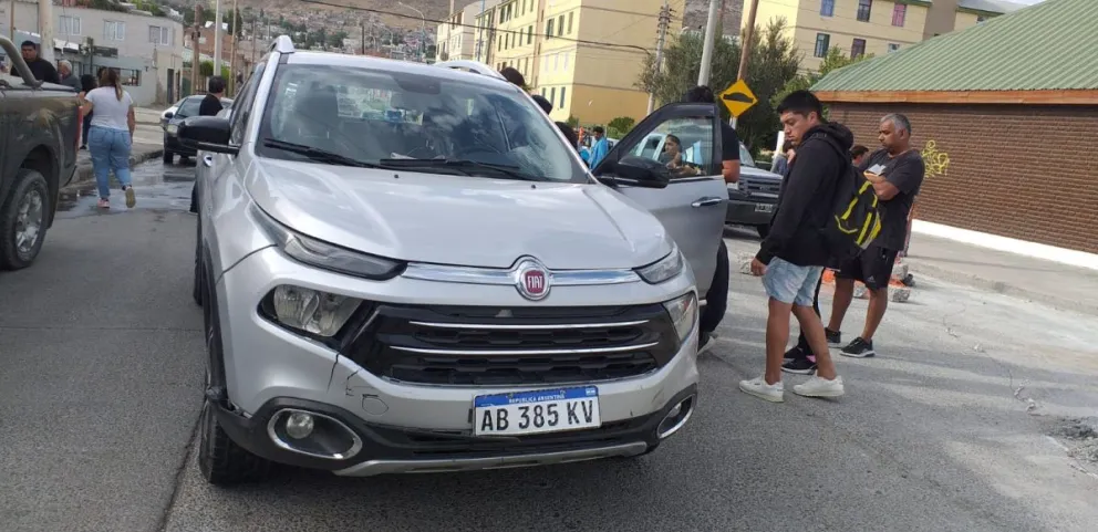 Menor de 12 años en bicicleta fue embestido por un automóvil en barrio Ceferino Namuncurá
