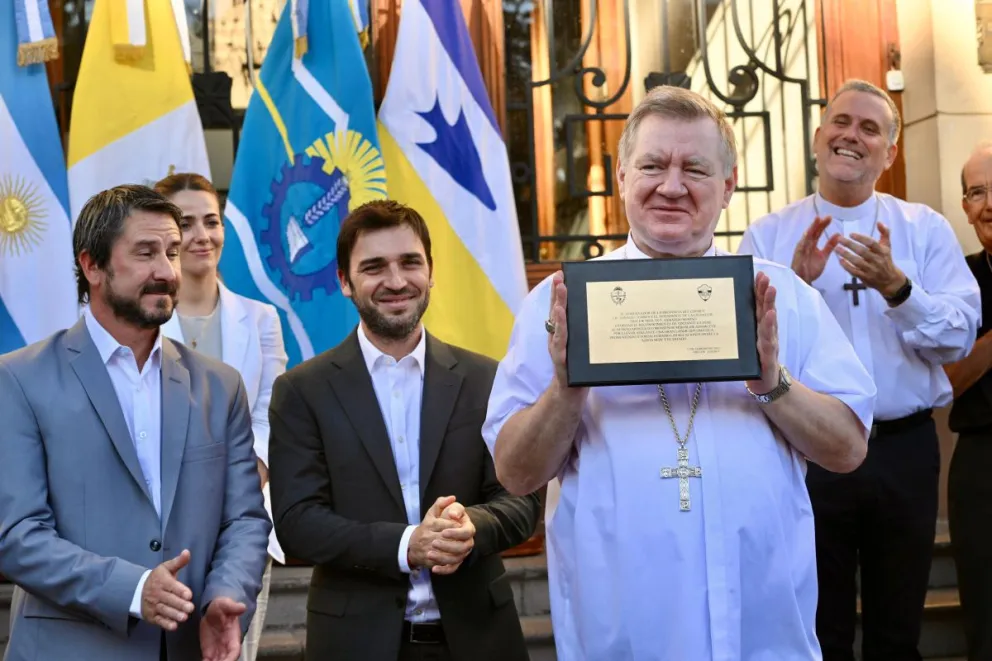 Torres participó de la consagración de la nueva Catedral de Trelew