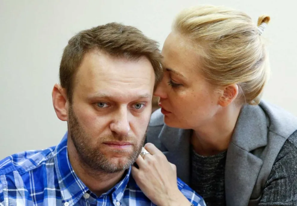 "Te quiero", dice Yulia, viuda de Navalny, junto a una foto en la que aparecen juntos