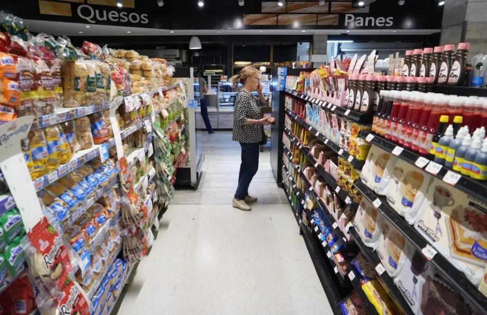 Los salarios arrancaron el año muy atrás de la inflación: cuánto perderían en 2024