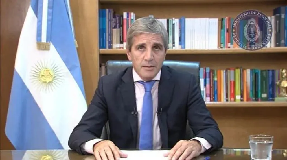Caputo adelantó que en marzo va a haber una “recomposición de aproximadamente 30%” y un bono para jubilados