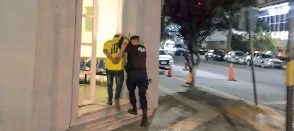 Lo atraparon in fraganti en el interior de un rodado intentando robar
