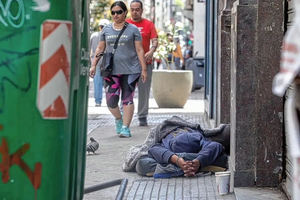 Por las fuertes subas en productos de primera necesidad, una familia tipo necesita más de $28 mil pesos diarios