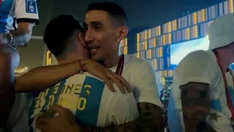 Se conocieron imágenes inéditas del Mundial de Qatar 2022: discurso emotivo y un abrazo inolvidable entre Messi y Di María