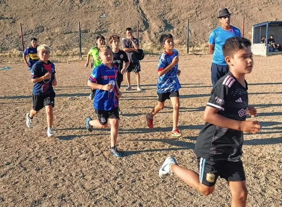 Copa de Verano en Laprida: Los chicos se encargan de la inauguración