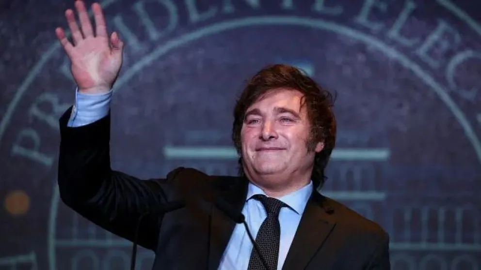 Milei anunció que dejará sin efecto el aumento de salarios para el Poder Ejecutivo y apuntó contra Cristina Kirchner