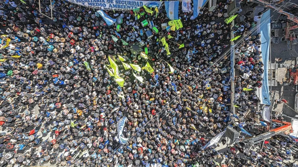 Multitudinaria movilización en el aniversario de la ciudad con fuerte mensaje al gobierno nacional
