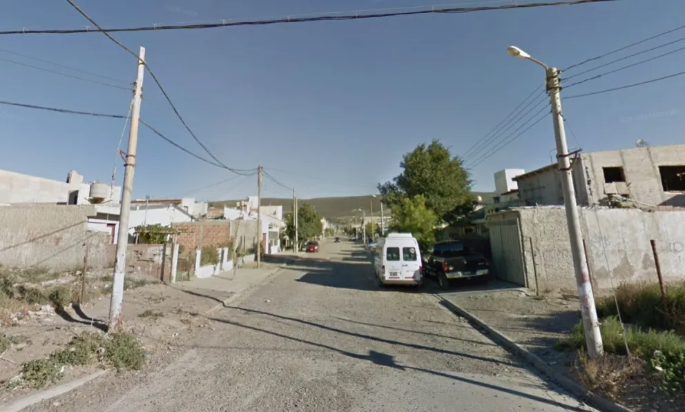 Cambian el sentido de circulación en una calle del barrio San Cayetano