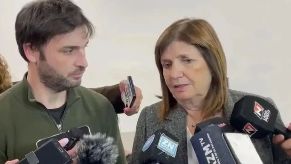 Bullrich junta firmas del PRO a favor de Milei y en contra del "chantaje" de Torres