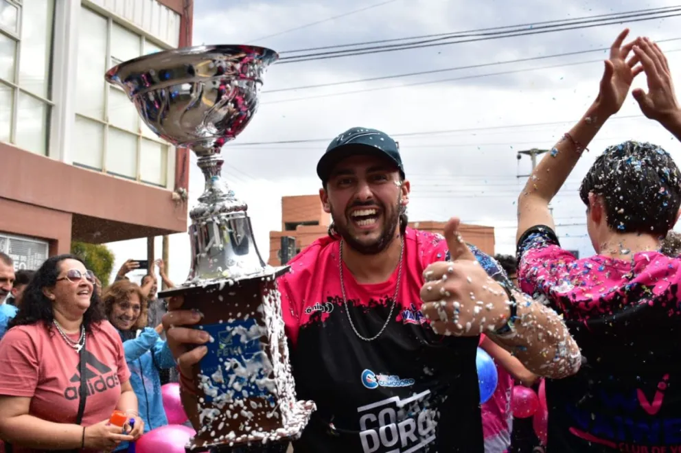 El campeón Waiwen llegó a Comodoro y fue una fiesta