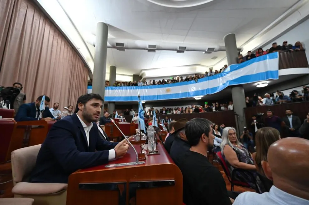 Torres: "Vivimos en una Argentina federal, y a las provincias hay que respetarlas"