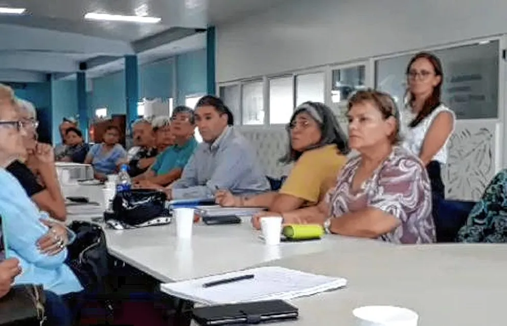 Jubilados realizaron encuentro con la nueva funcionaria del PAMI