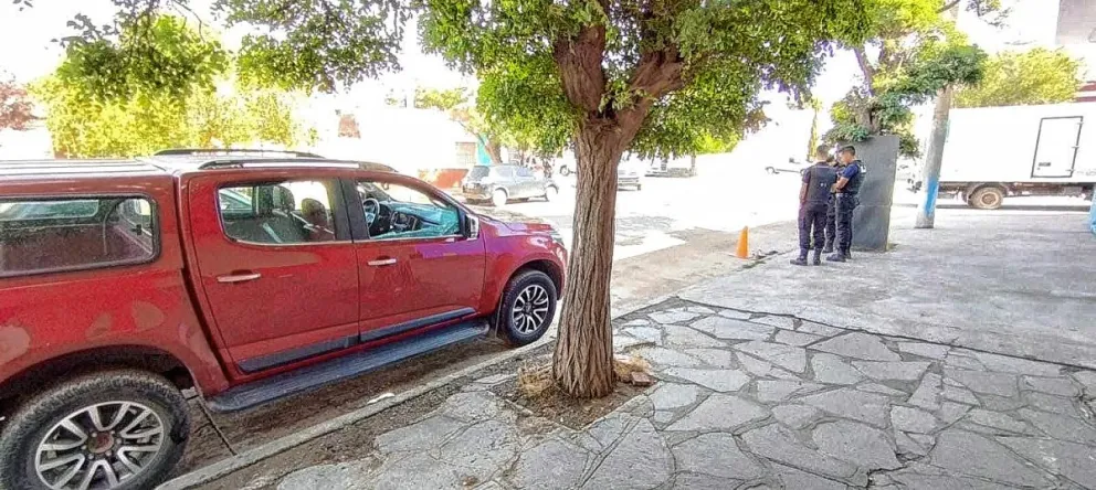 Roban mochila con millonaria suma de dinero a comerciante