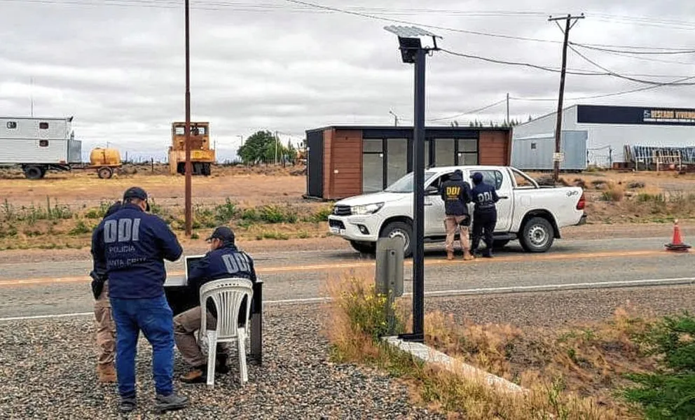 En control policial cerca de Deseado detectan a sujeto con pedido de captura