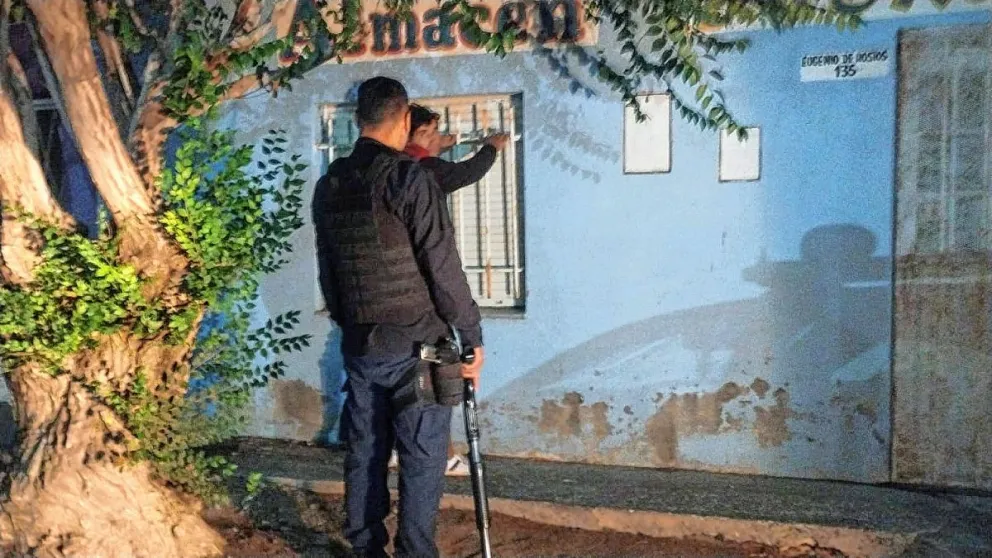 Robaron en un tráiler costero de Restinga pero los sorprendió la policía, uno escapó y otro fue detenido