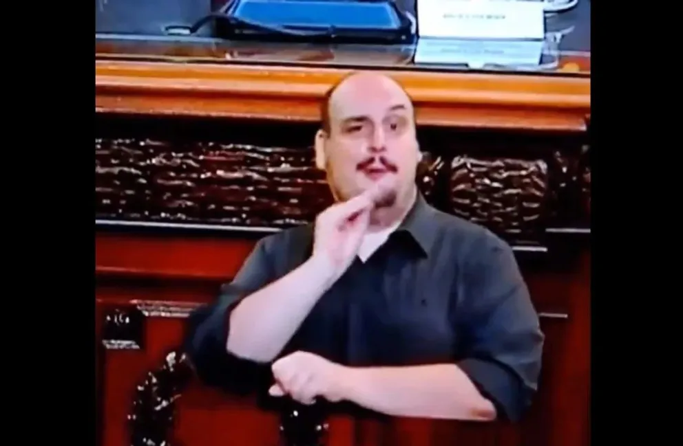 Discurso de Milei: El intérprete de lenguaje de señas y una llamativa actuación que lo hizo viral