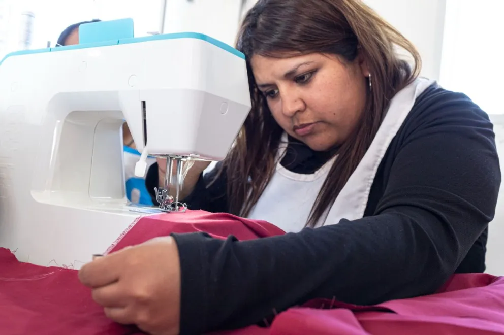 El Municipio capacita a organizaciones sociales para generar una salida laboral propia