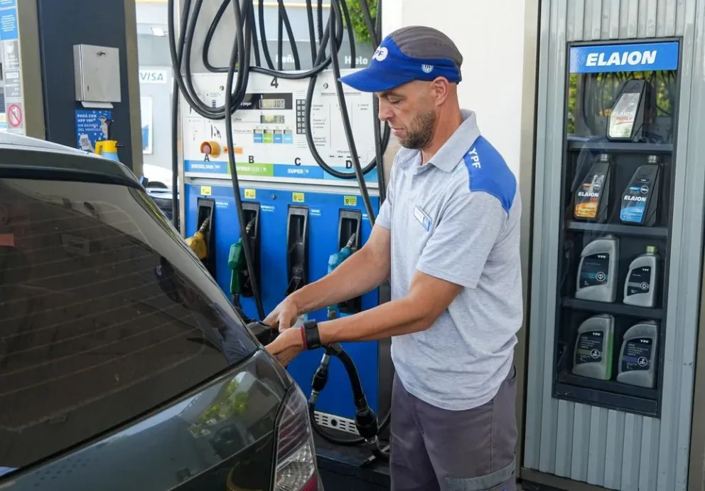 Petroleras esconden aumento que se implementará a partir de mañana