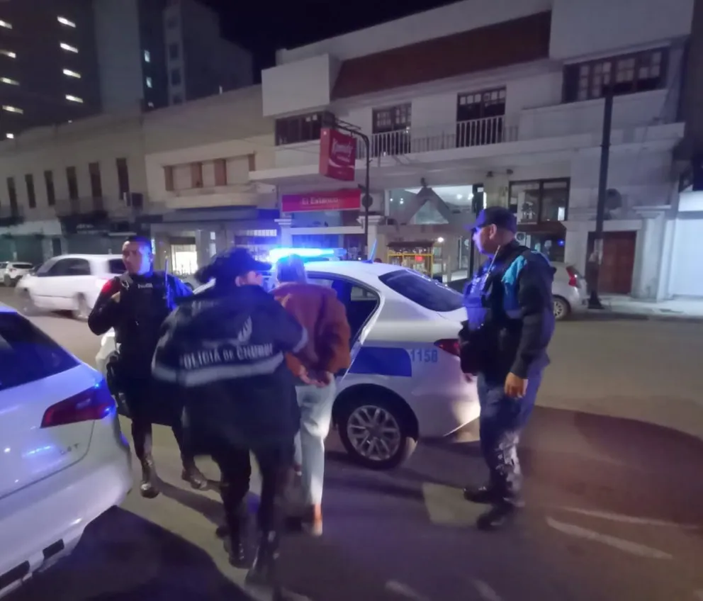 Borracha y causando desorden en pub céntrico, terminó presa y a disposición del Juzgado de Paz