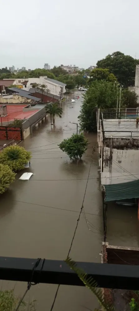Un temporal histórico en Corrientes dejó calles inundadas y hubo un saqueo a una farmacia