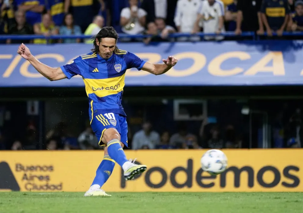 Con tres goles de Cavani, Boca le ganó a Belgrano y se acercó a los puestos de copas