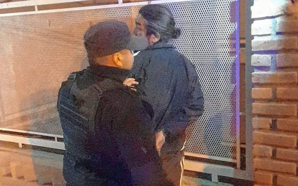Tenía prohibición de acercamiento en una casa en Laprida, se presentó y se peleó con su sobrino que le propinó una paliza y le fracturó el tabique nasal