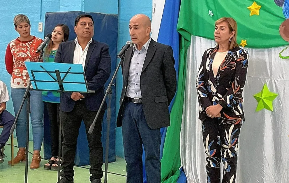 Llugdar encabezó la apertura del Ciclo Lectivo  2024 del Instituto Aónikenk, en Caleta Olivia