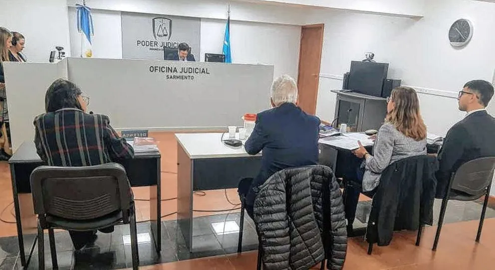 Mantienen medidas sustitutivas contra Adolfo Tesso hasta la audiencia preliminar de juicio, por el homicidio de Saúl Anticaneo en Río Mayo