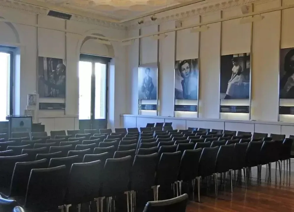 En el 8 de marzo, el Gobierno anunció que cambiará el nombre del Salón de las Mujeres de la Casa Rosada
